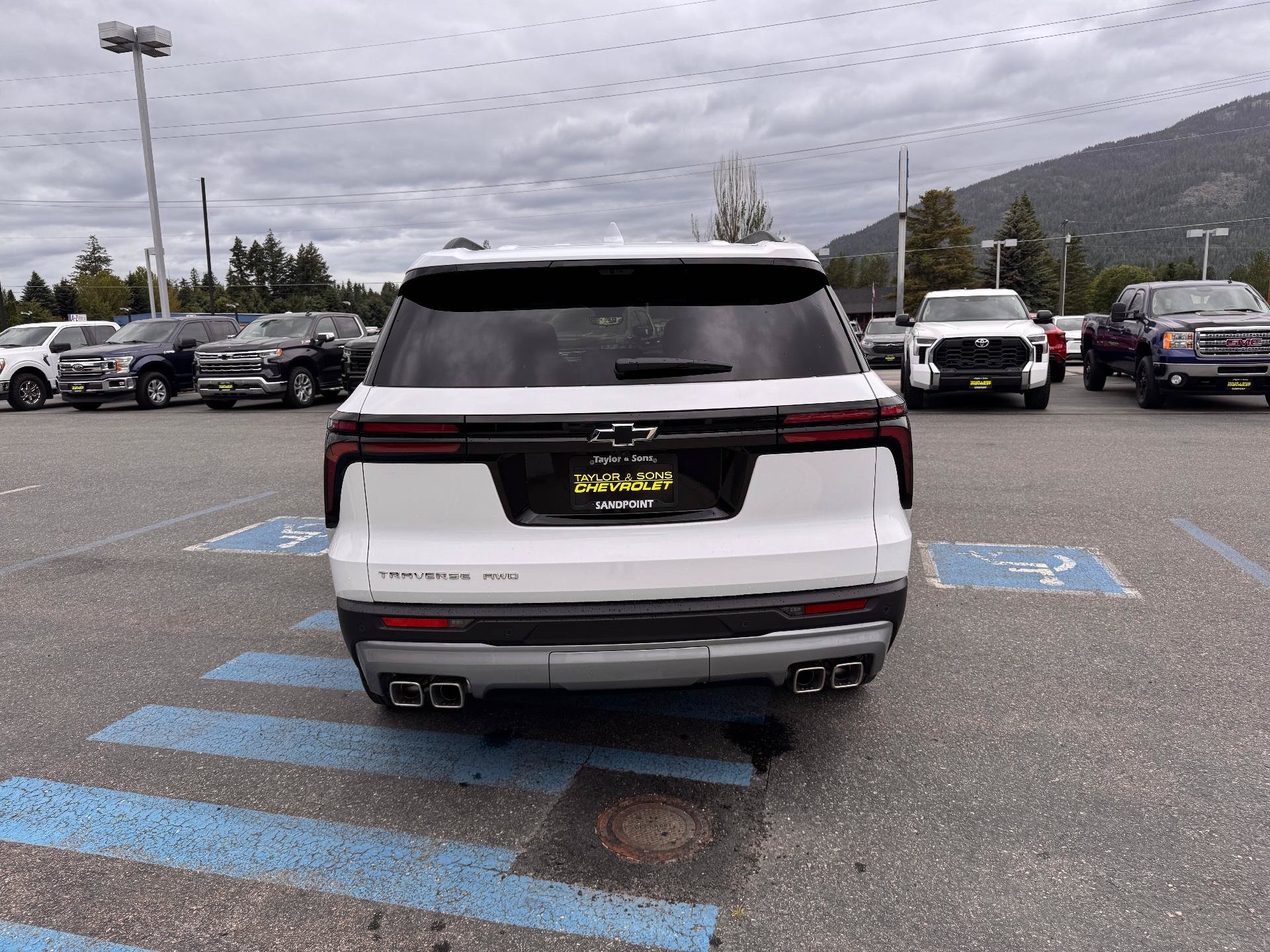 New 2026 Chevrolet Traverse LT w/ Sun and Wheel Package AWD/4WD image 6