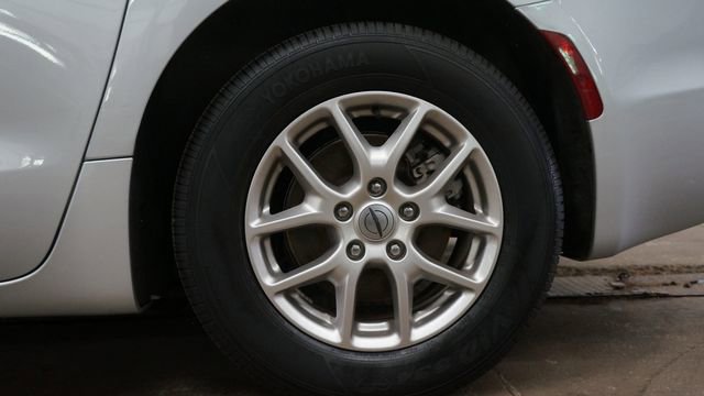 Used 2024 Chrysler Pacifica Touring-L image 79