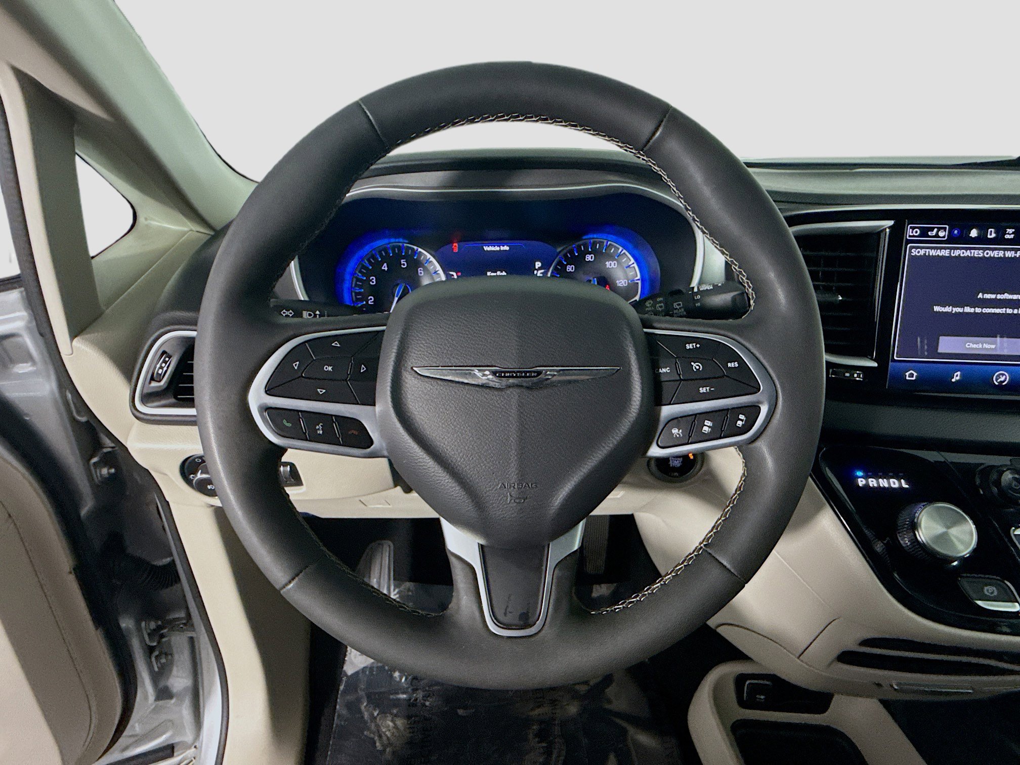 Used 2024 Chrysler Pacifica Touring-L image 13