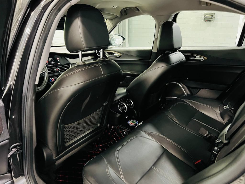 Used 2019 Alfa Romeo Giulia Ti RWD image 28