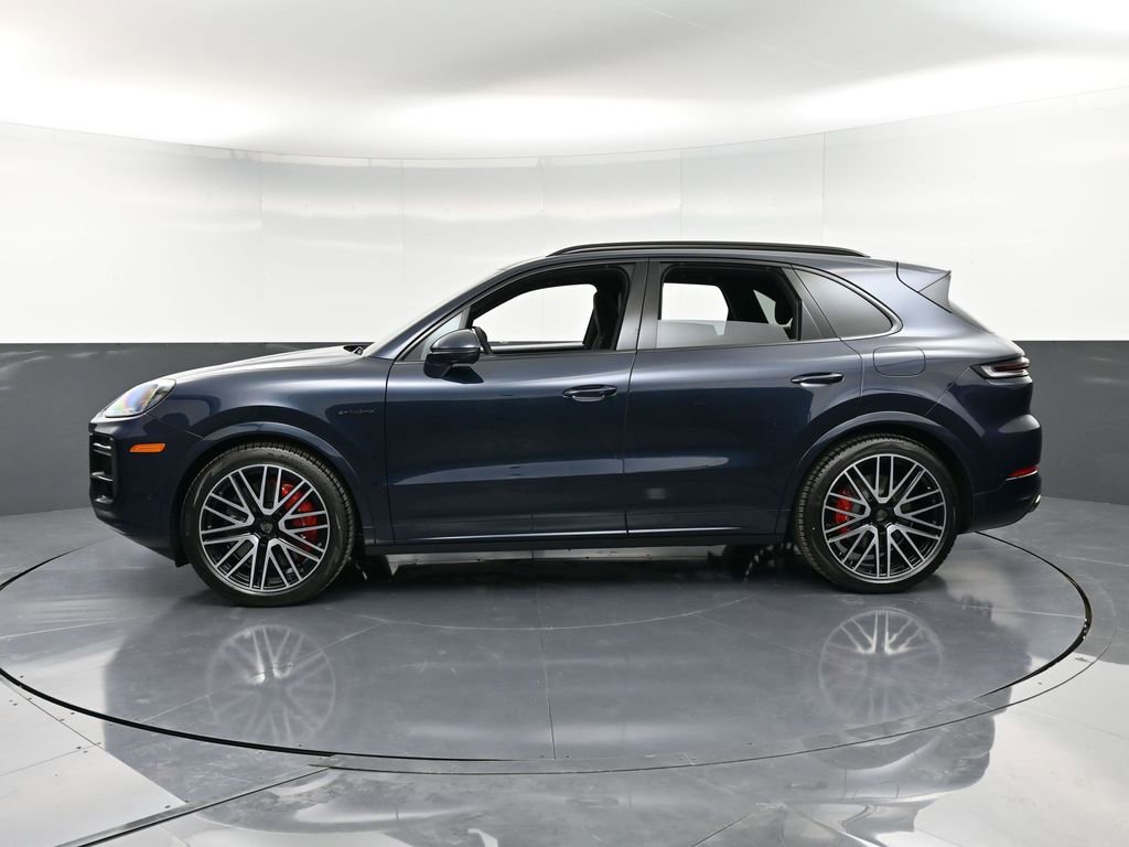 New 2025 Porsche Cayenne Turbo image 2