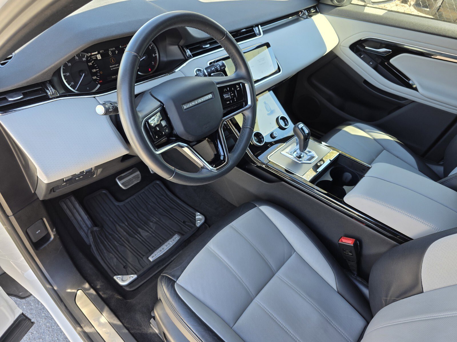 Used 2023 Land Rover Range Rover Evoque R-Dynamic S image 11