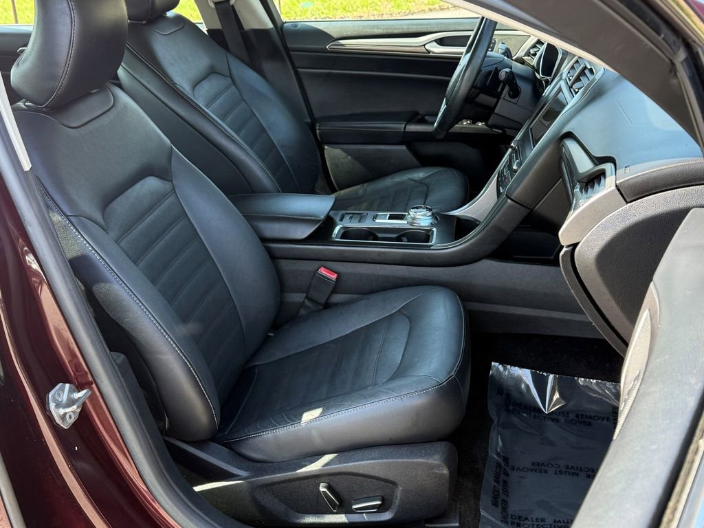 Used 2017 Ford Fusion SE w/ Fusion SE Technology Package image 11