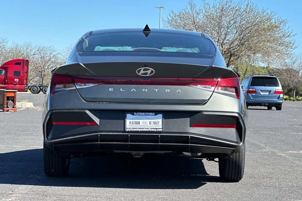 New 2026 Hyundai Elantra SE image 5