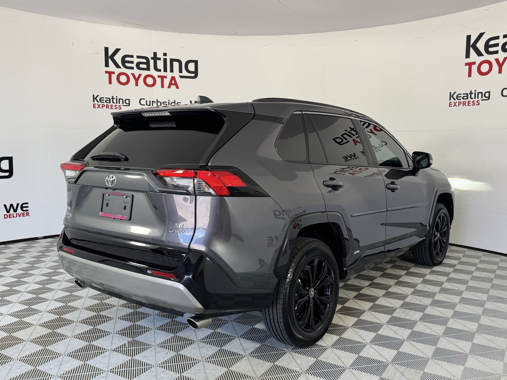 Used 2025 Toyota RAV4 SE w/ Convenience Package AWD/4WD image 5