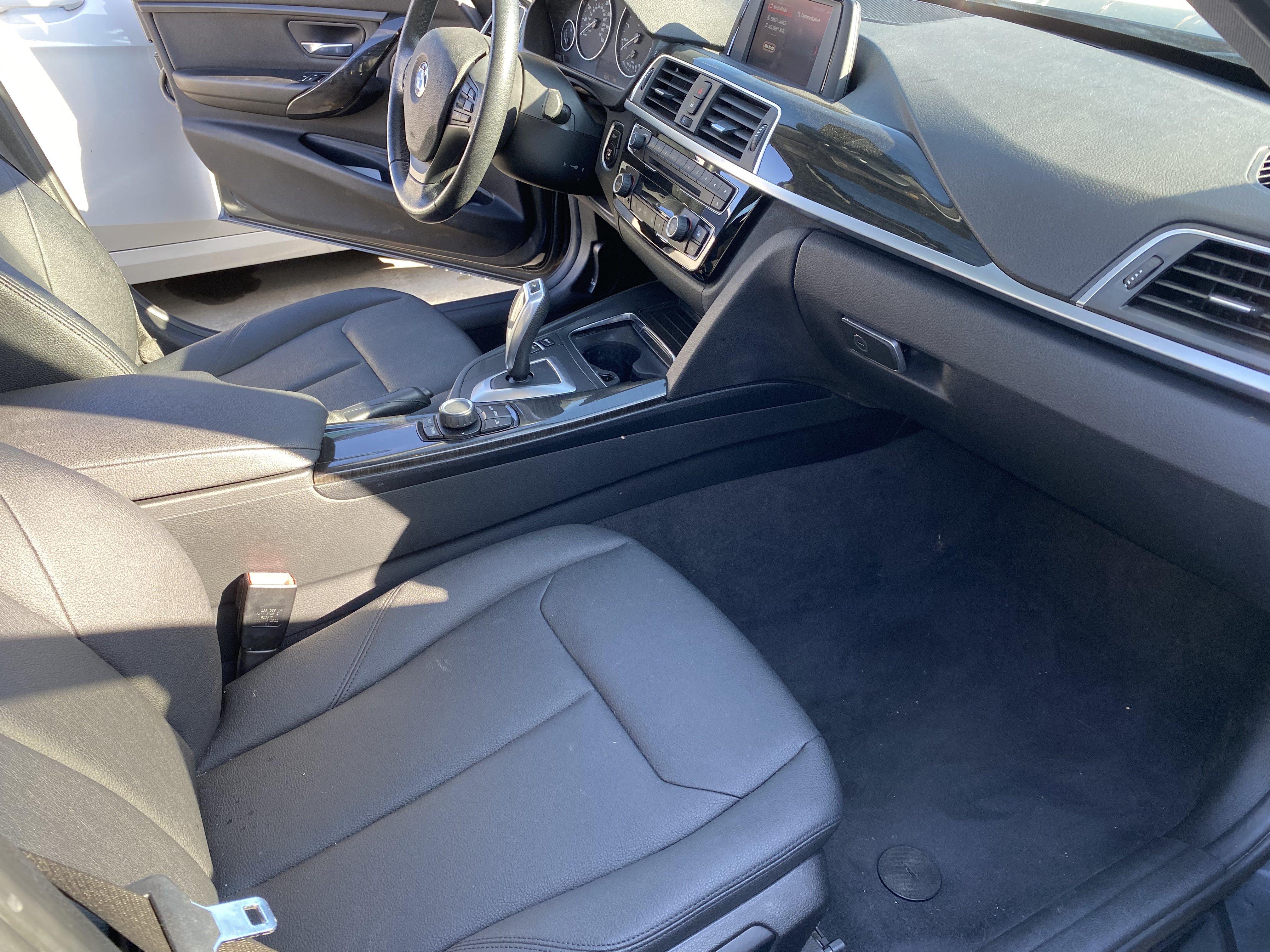 Used 2018 BMW 320i Sedan RWD image 24