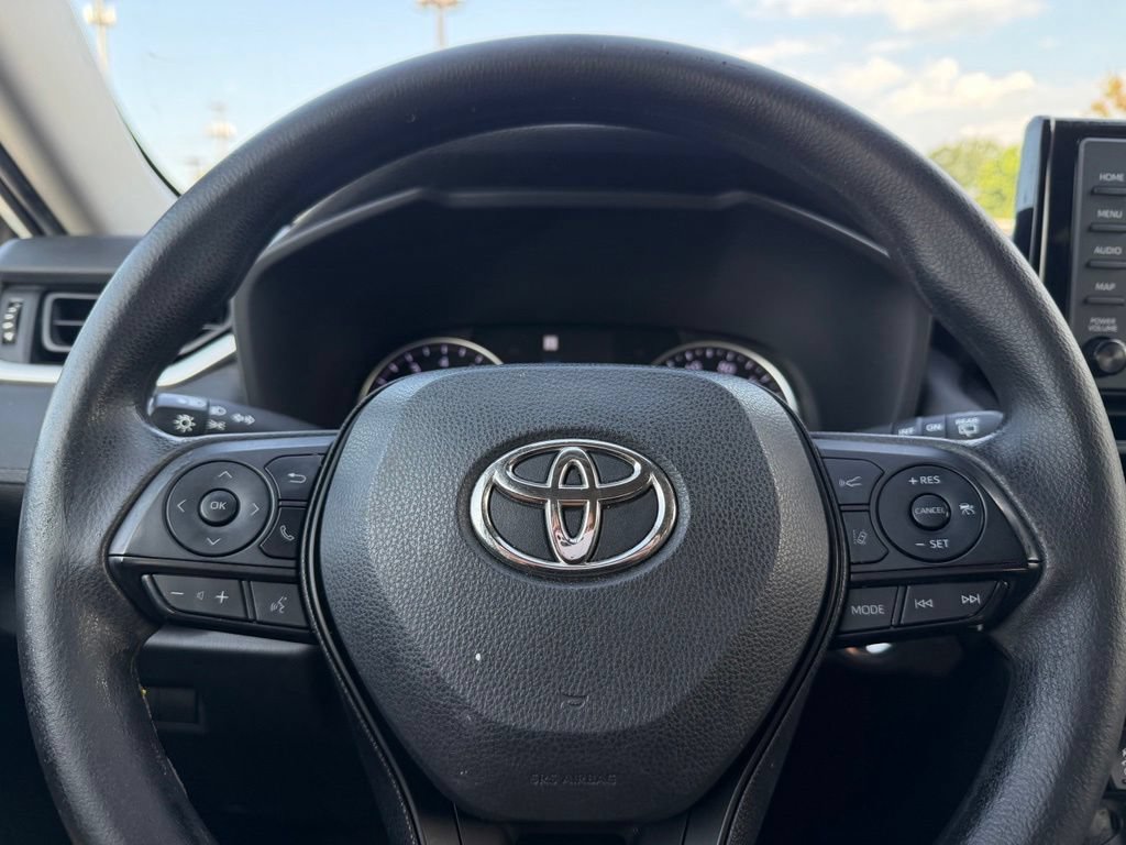 Used 2022 Toyota RAV4 XLE FWD image 12