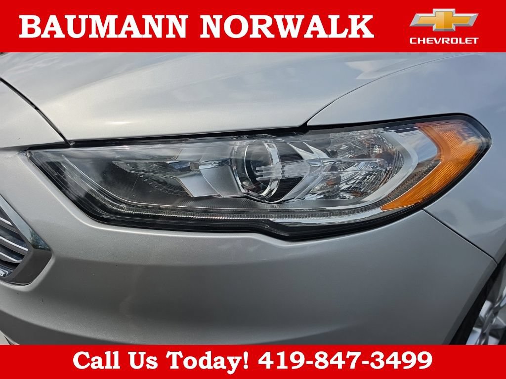 Used 2017 Ford Fusion SE w/ Fusion SE Technology Package FWD image 12