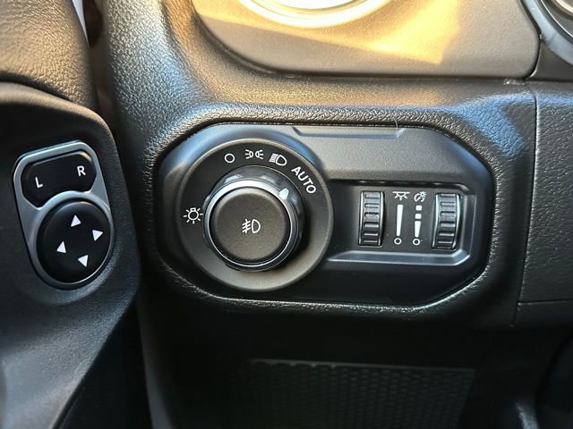 Used 2022 Jeep Wrangler Unlimited Rubicon w/ LED Lighting Group image 18