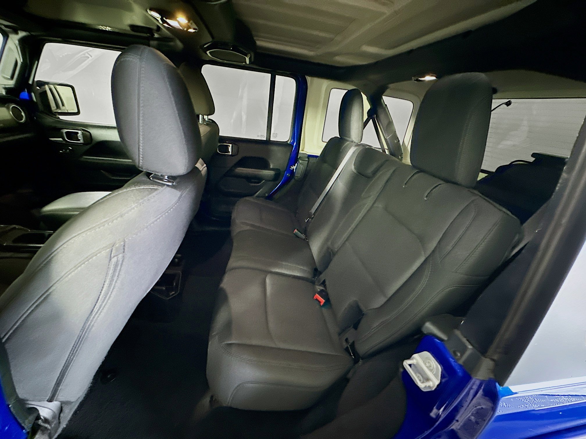 Used 2019 Jeep Wrangler Unlimited Sahara AWD/4WD image 25