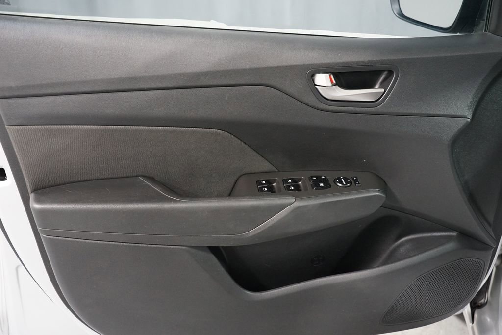 Used 2022 Hyundai Accent SE image 25