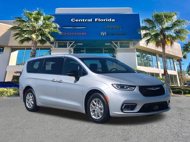 New 2026 Chrysler Pacifica Select image 2