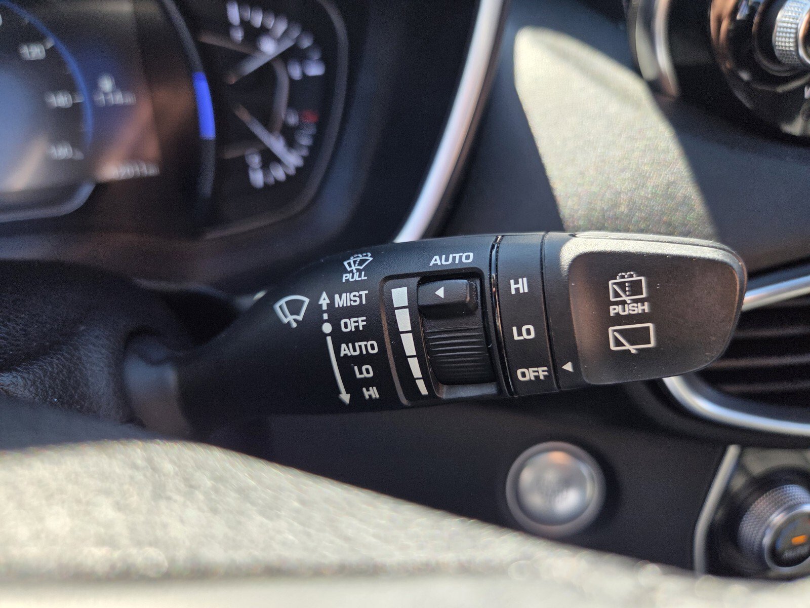 Used 2020 Hyundai Santa Fe Limited image 31