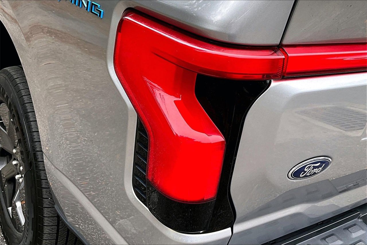 Used 2023 Ford F150 Lightning Lariat w/ Equipment Group 511A High image 20