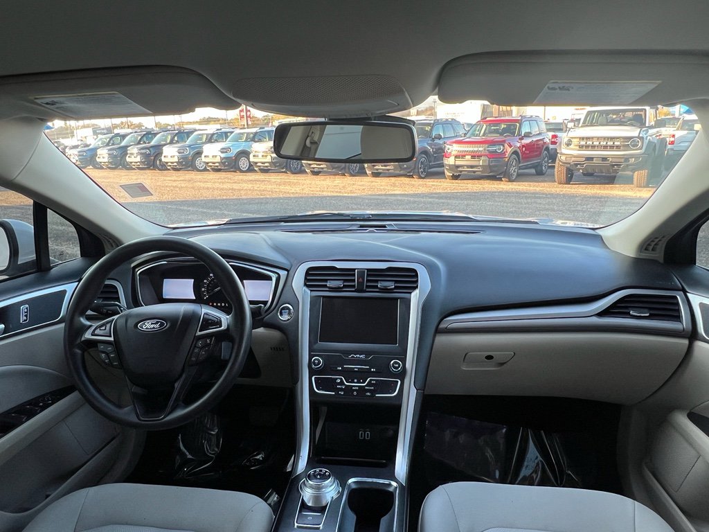 Used 2020 Ford Fusion SE image 12