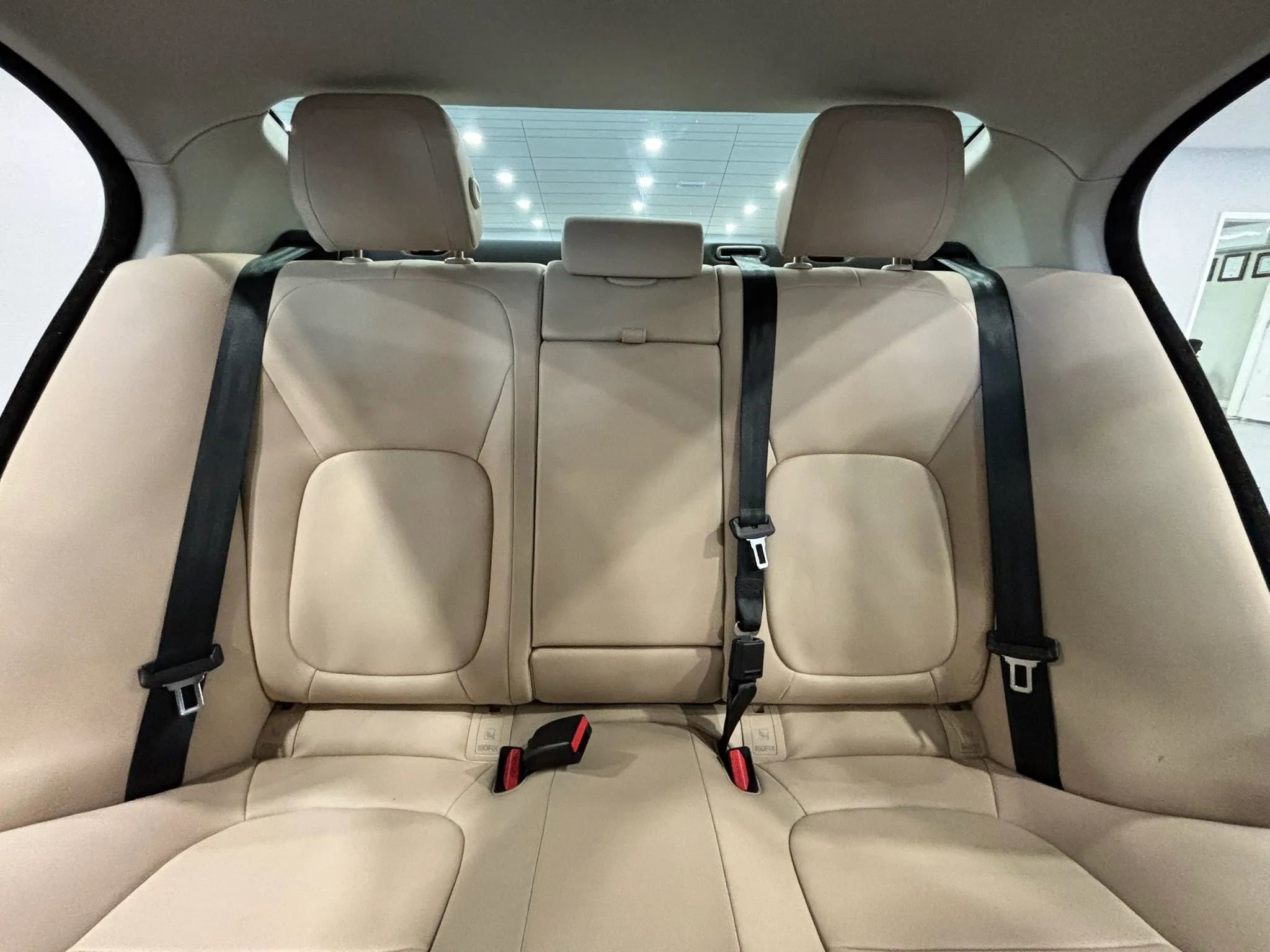 Used 2017 Jaguar XE Premium image 24