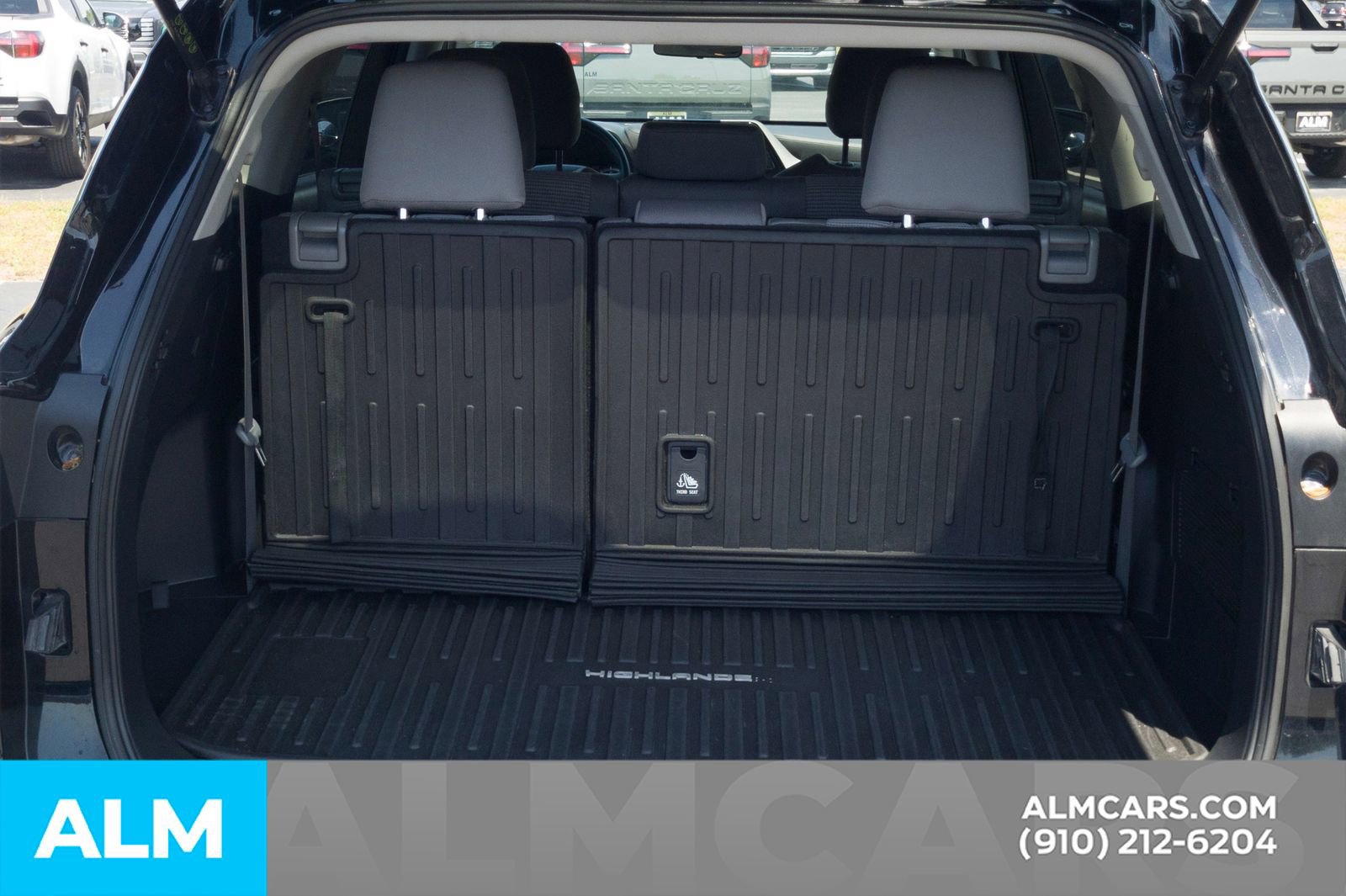 Used 2023 Toyota Highlander L FWD image 9