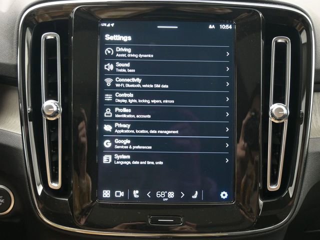 Used 2023 Volvo XC40 B4 Plus w/ Protection Package Premier image 15