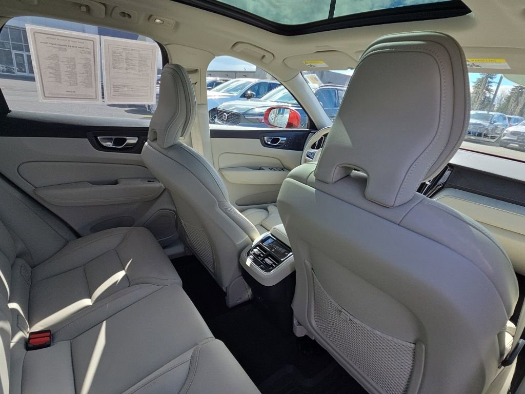 Certified 2023 Volvo XC60 B6 Ultimate w/ Climate Package image 8