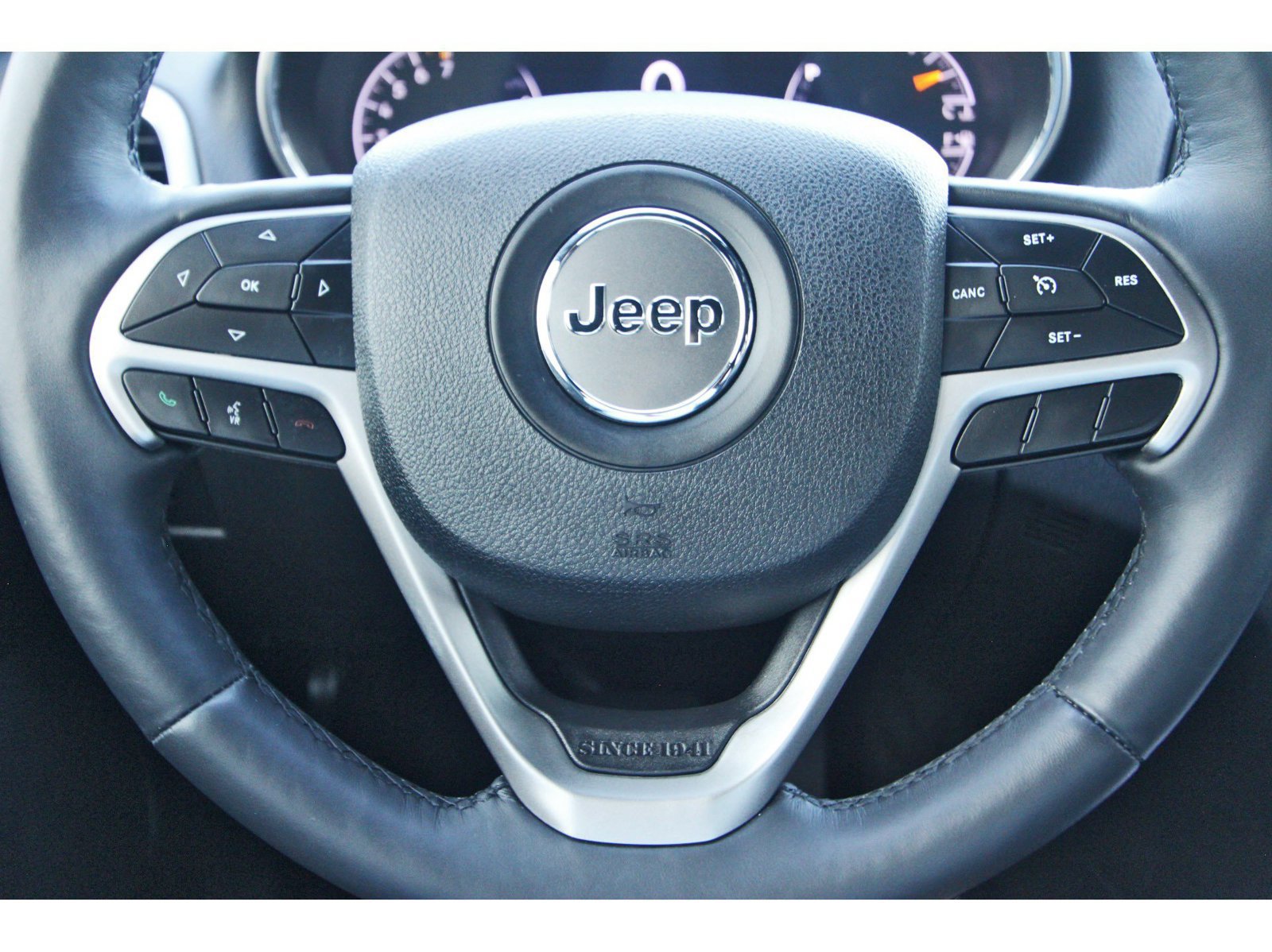 Used 2018 Jeep Grand Cherokee Altitude RWD image 18
