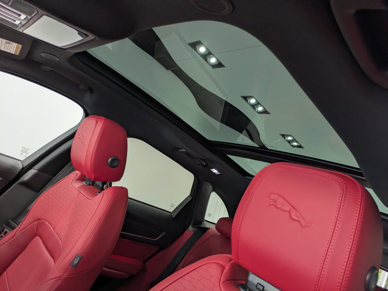 New 2026 Jaguar F-PACE R-Dynamic S image 9