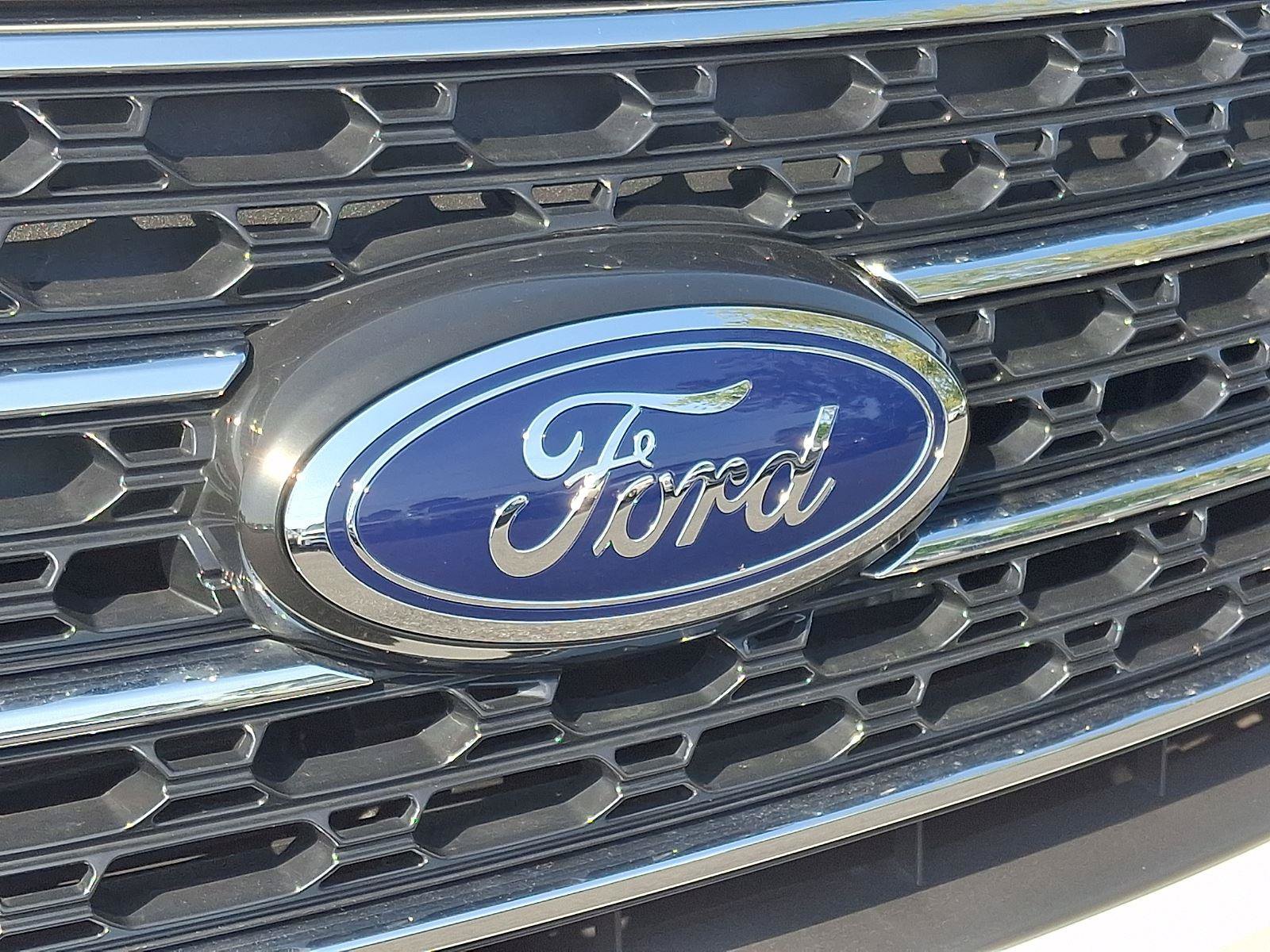 Used 2024 Ford Explorer XLT AWD/4WD image 15
