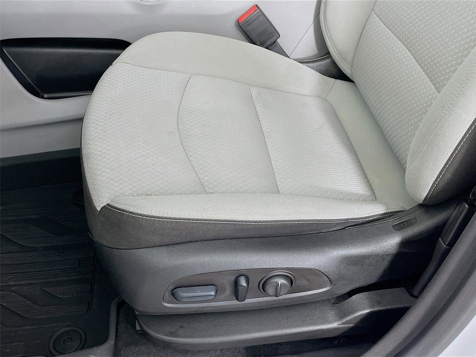 Used 2023 GMC Terrain SLE w/ Driver Convenience Package image 21