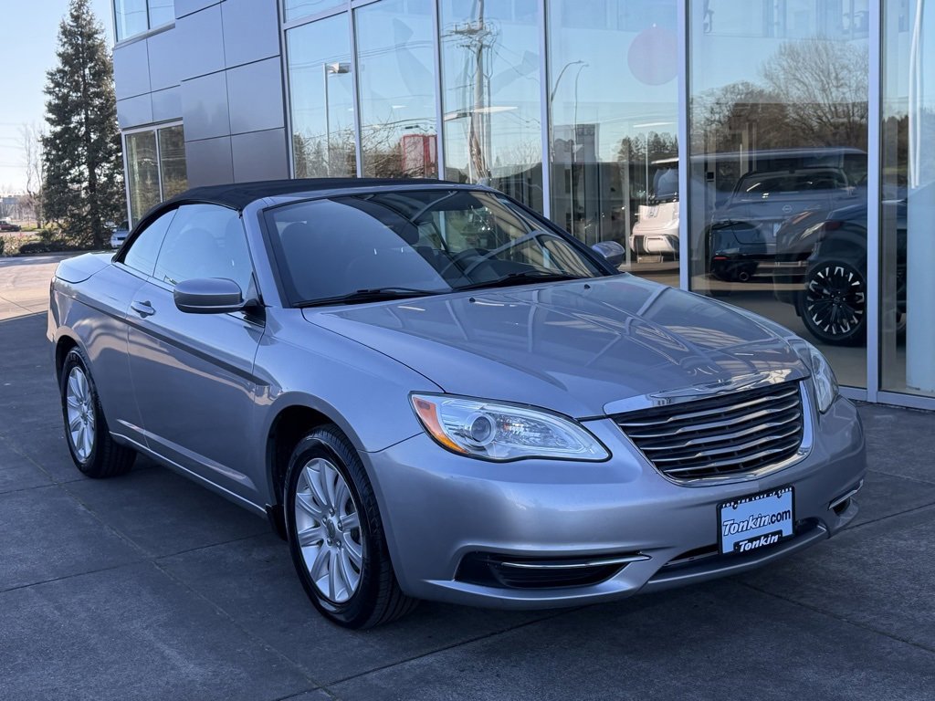 Used 2013 Chrysler 200 Touring image 30