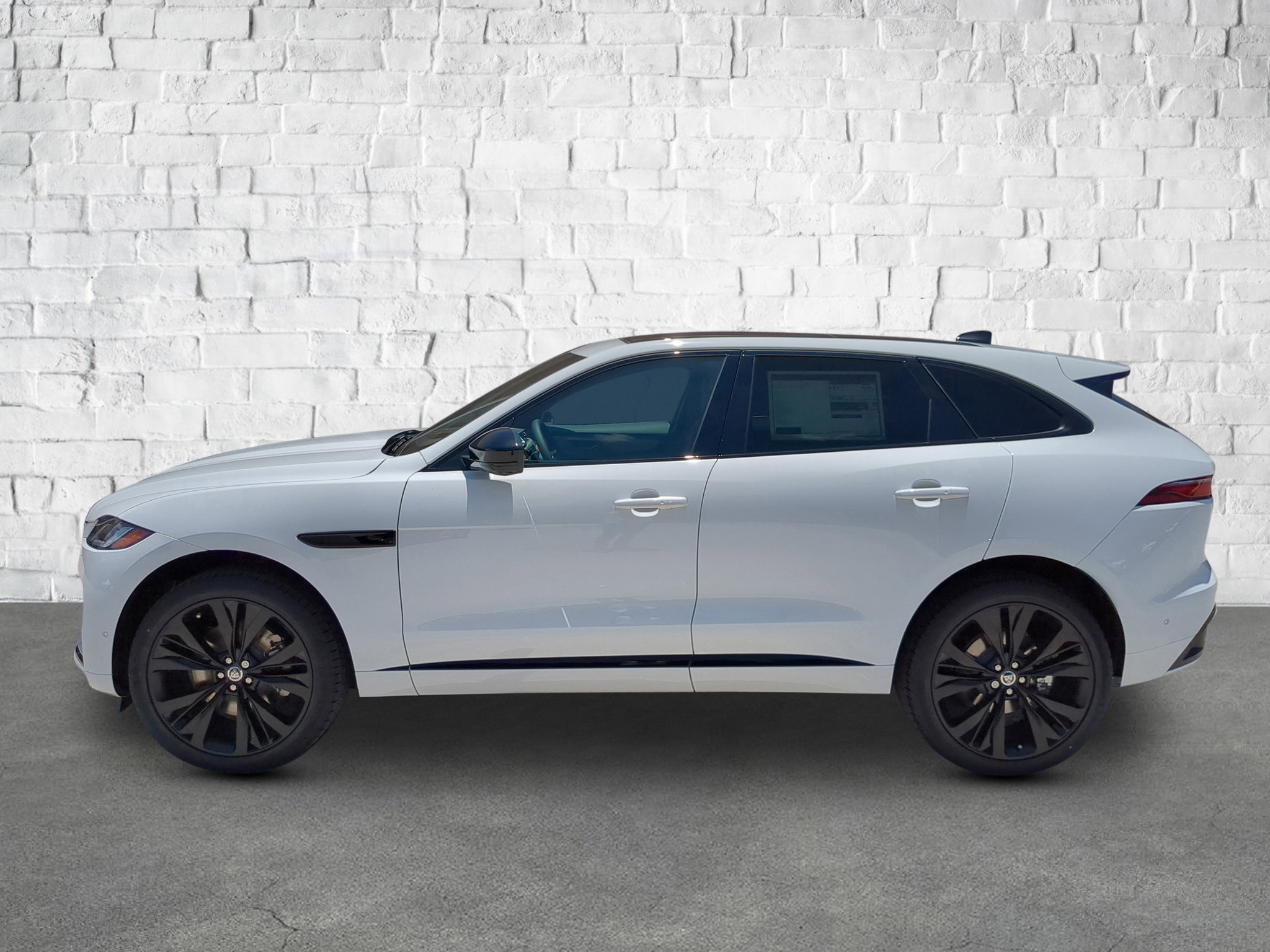 New 2026 Jaguar F-PACE R-Dynamic S image 5