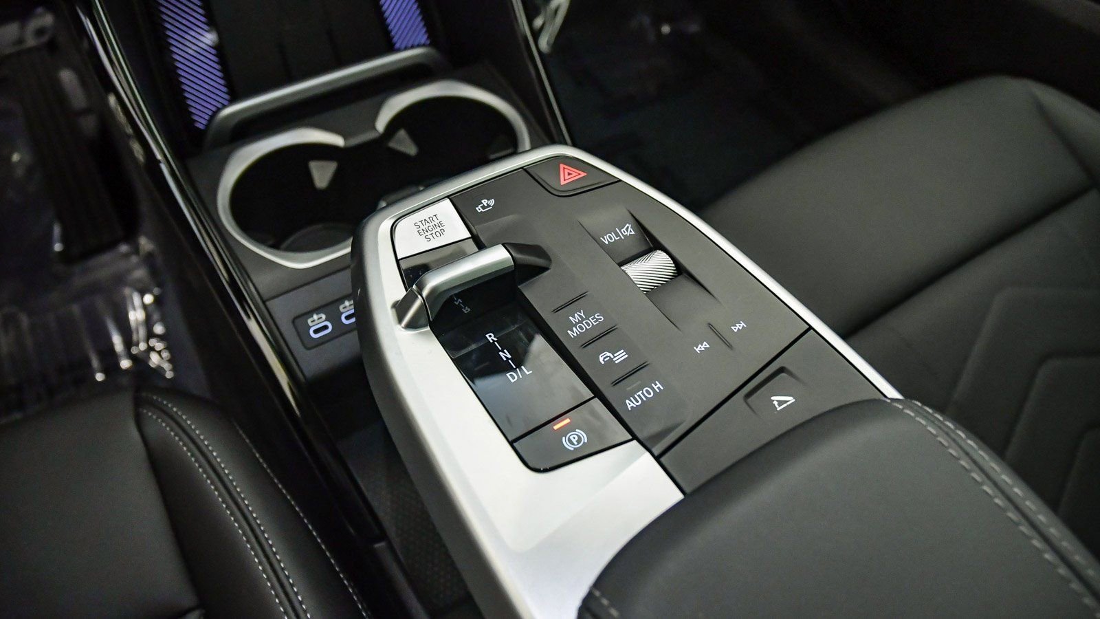 Used 2025 BMW X2 xDrive28i w/ Premium Package image 23