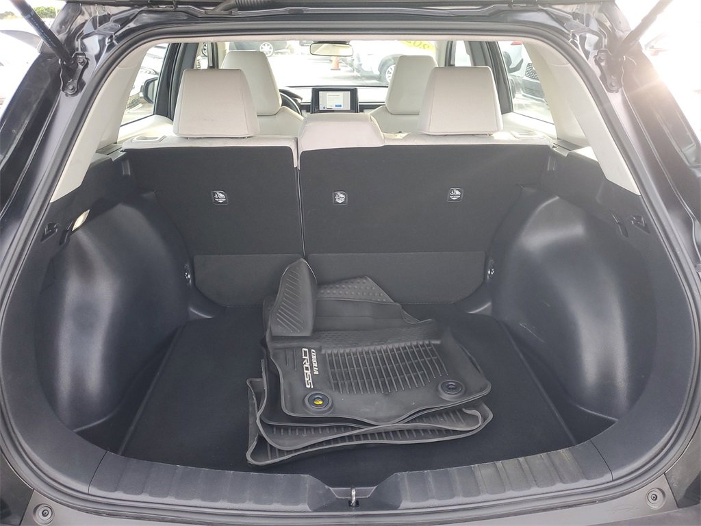 Used 2025 Toyota Corolla Cross L image 8