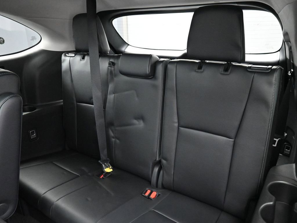 Certified 2025 Toyota Highlander Platinum image 35
