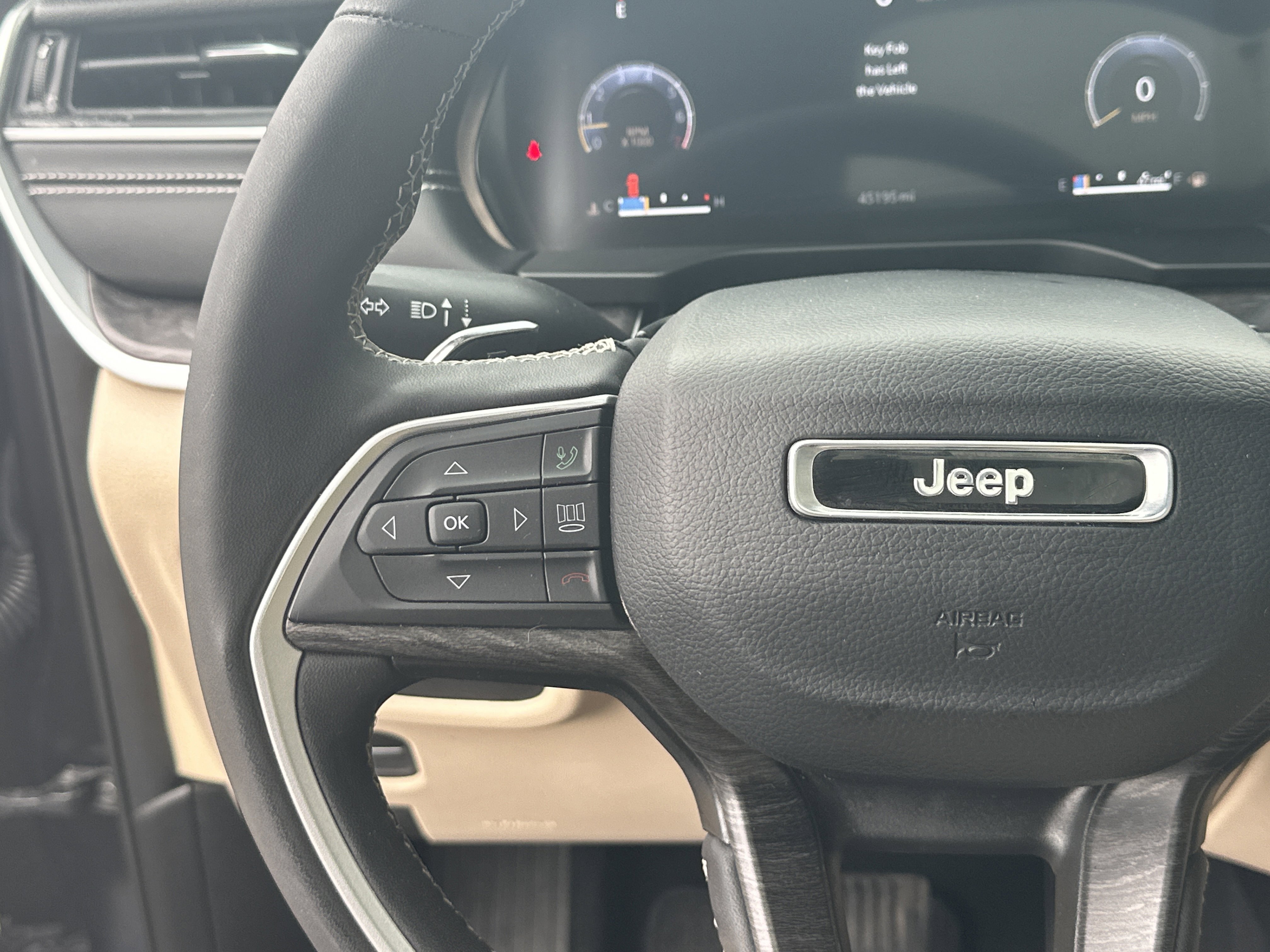 Used 2024 Jeep Grand Cherokee Limited AWD/4WD image 27