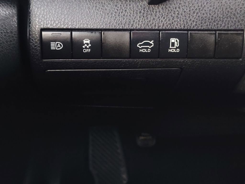 Used 2019 Toyota Camry SE image 10