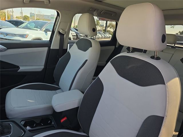 New 2026 Volkswagen Taos SE image 16