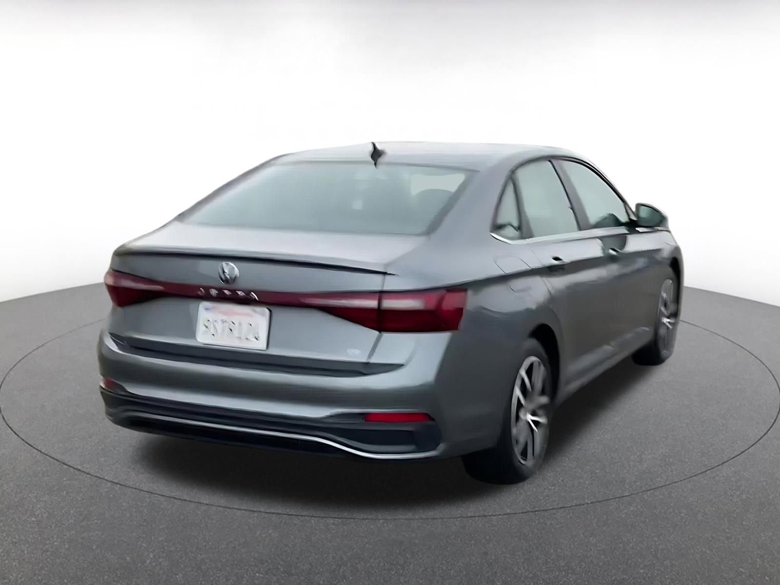 Used 2025 Volkswagen Jetta SE image 14