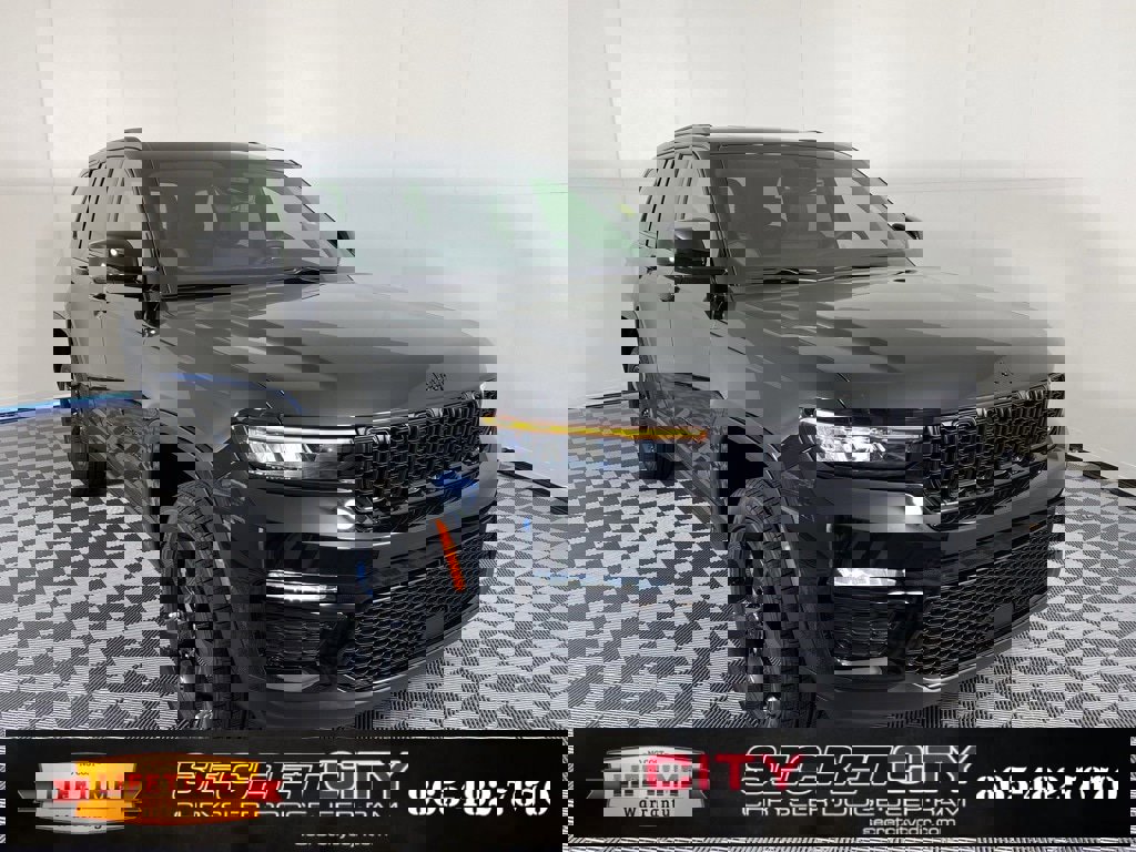 New 2025 Jeep Grand Cherokee Limited w/ Black Appearance Package