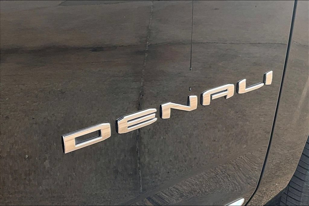 Used 2025 GMC Yukon XL Denali AWD/4WD image 33