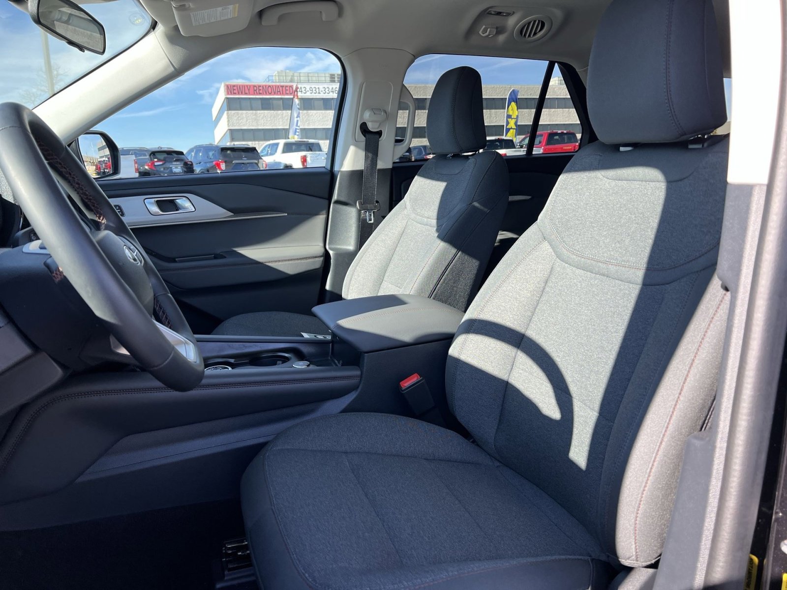 Used 2025 Ford Explorer Active image 13