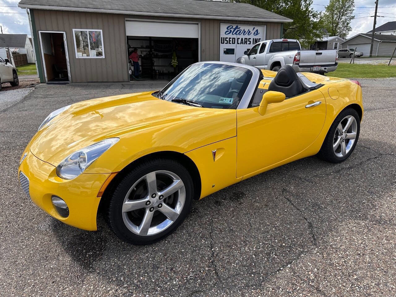 Used 2008 Pontiac Solstice Convertible w/ Premium Package RWD image 1