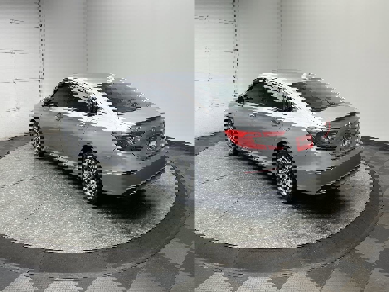 Used 2018 Honda Accord EX-L image 2