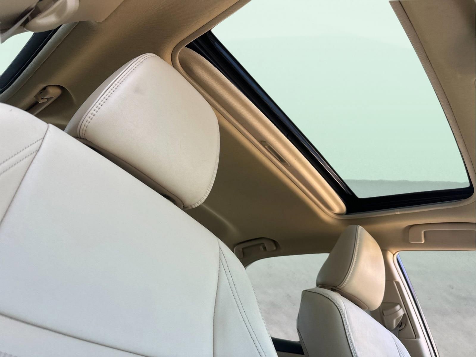 Used 2017 Toyota Camry XLE w/ Moonroof Package FWD image 16