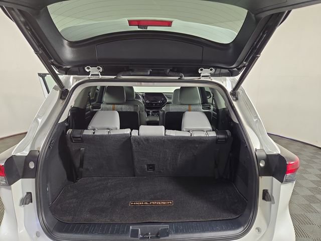 Used 2023 Toyota Highlander Bronze Edition image 36
