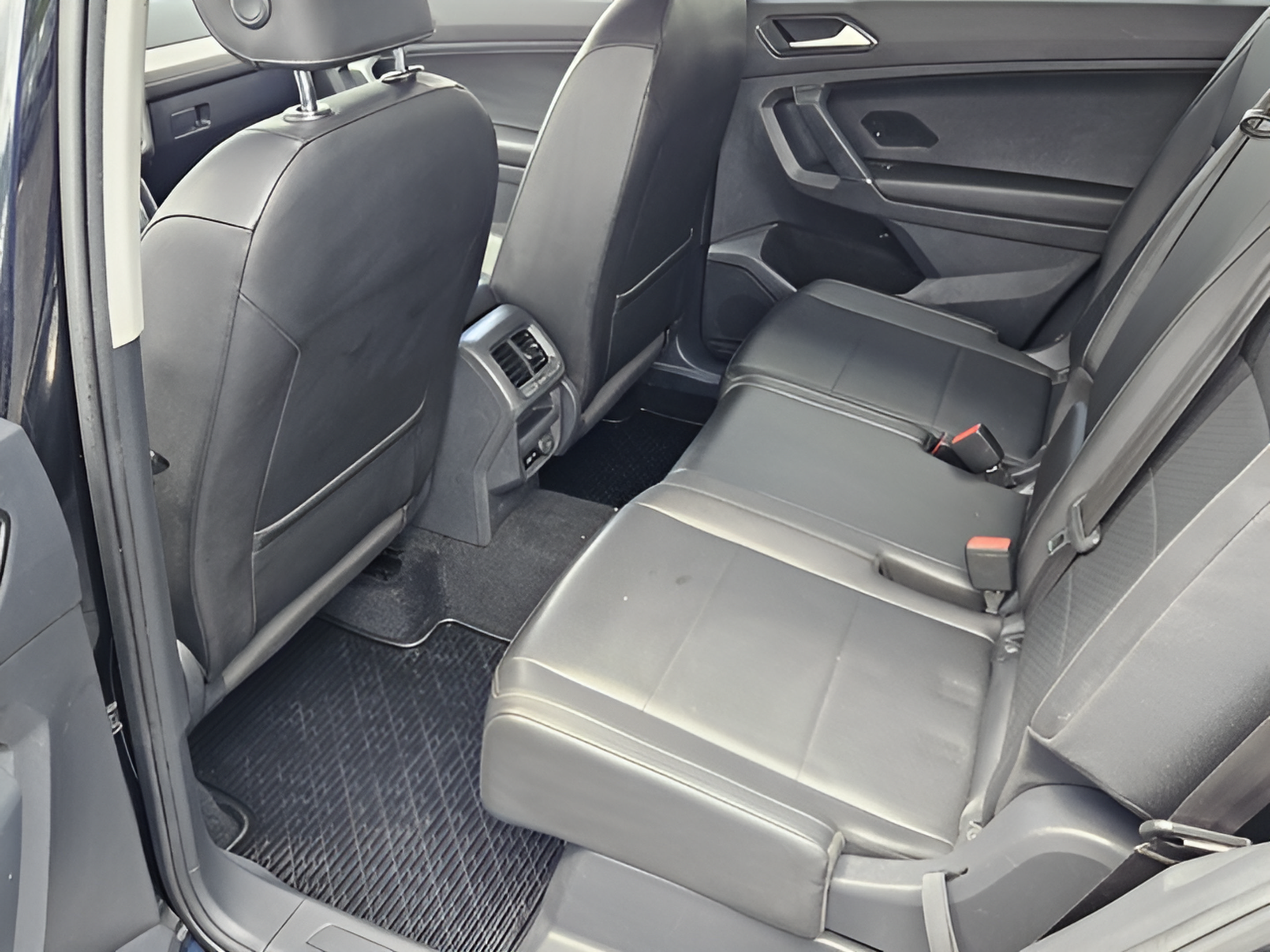 Used 2018 Volkswagen Tiguan S FWD image 10