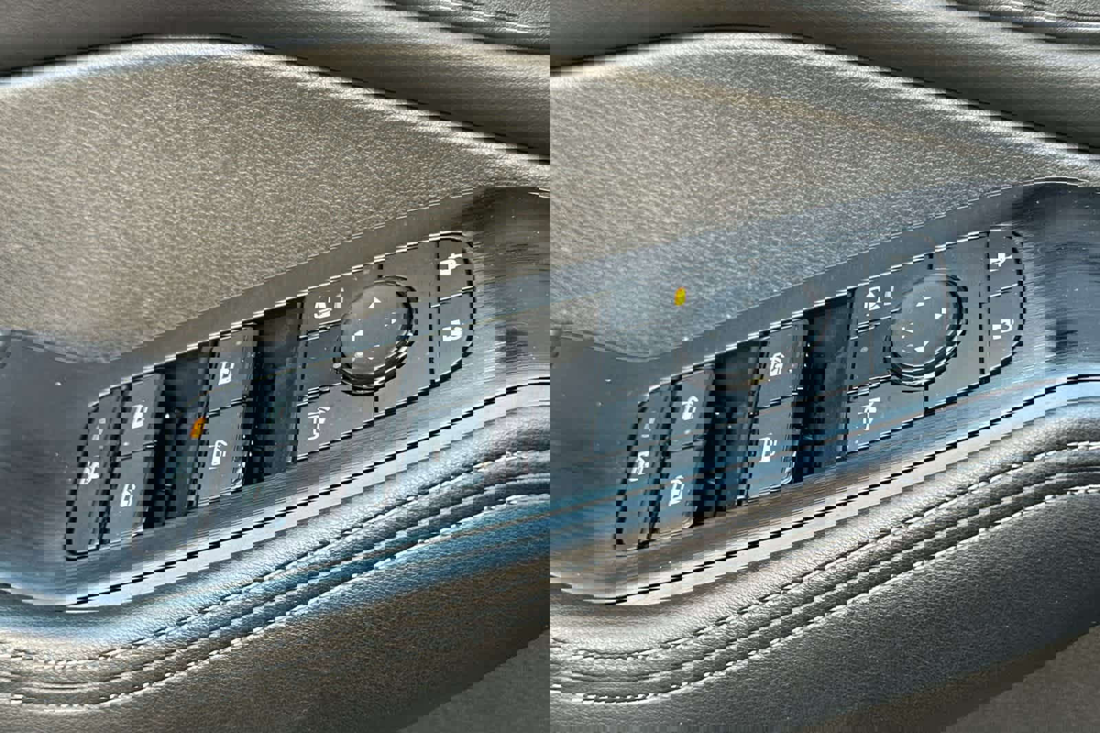 Used 2024 Nissan Rogue SV image 14