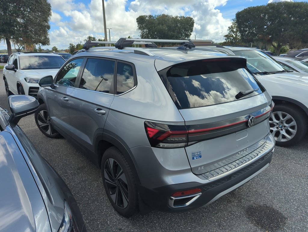 Used 2025 Volkswagen Taos SE AWD/4WD image 3