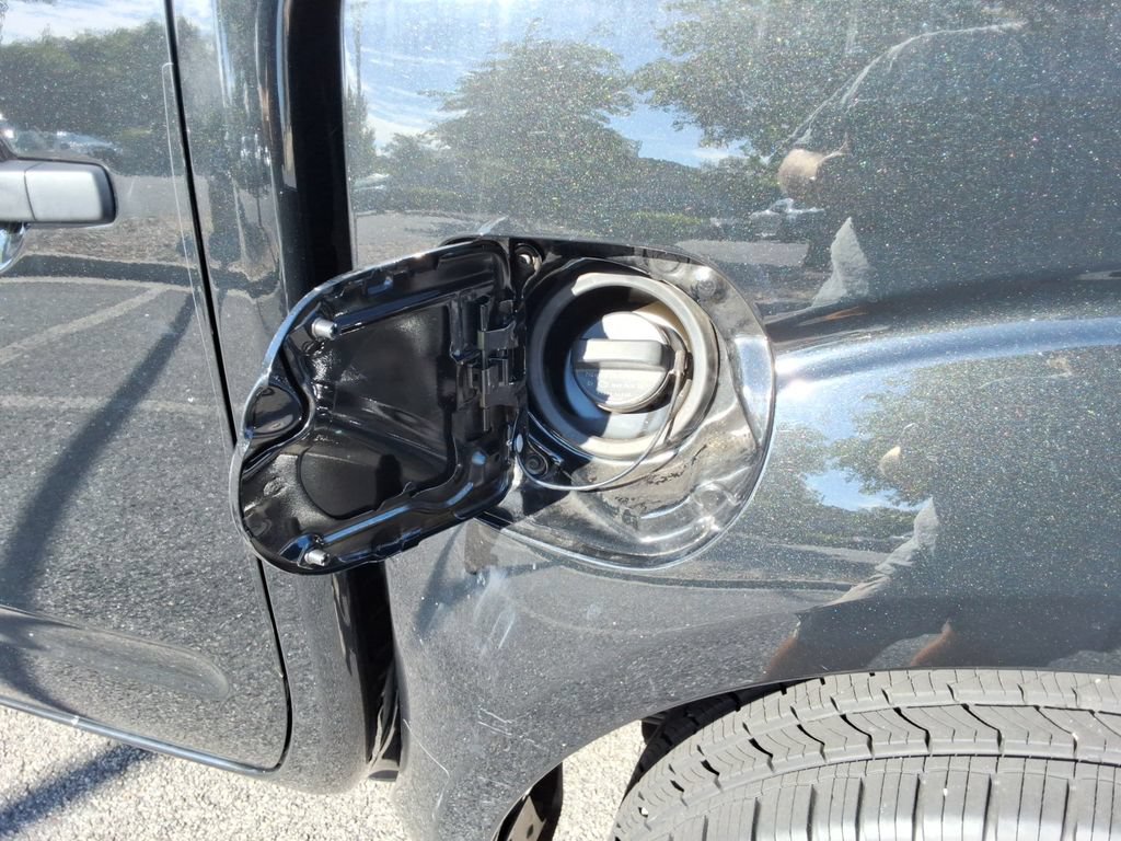 Used 2021 Nissan Frontier SV RWD image 11