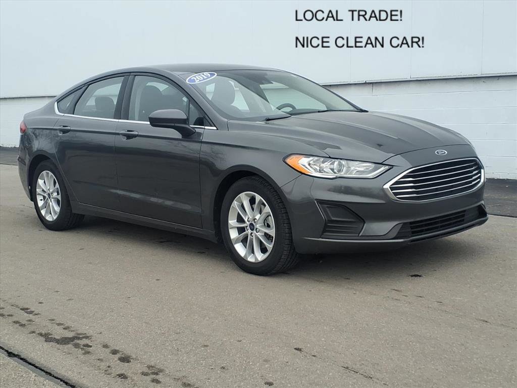 Used 2019 Ford Fusion SE image 1