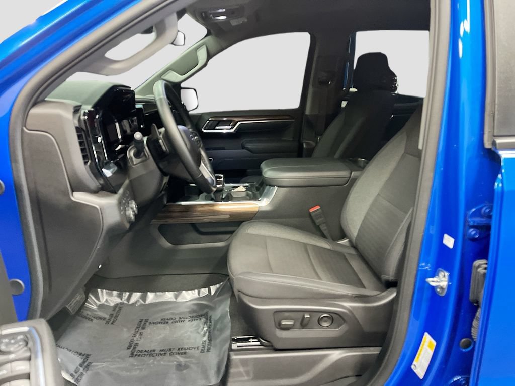 Used 2025 Chevrolet Silverado 1500 RST AWD/4WD image 22