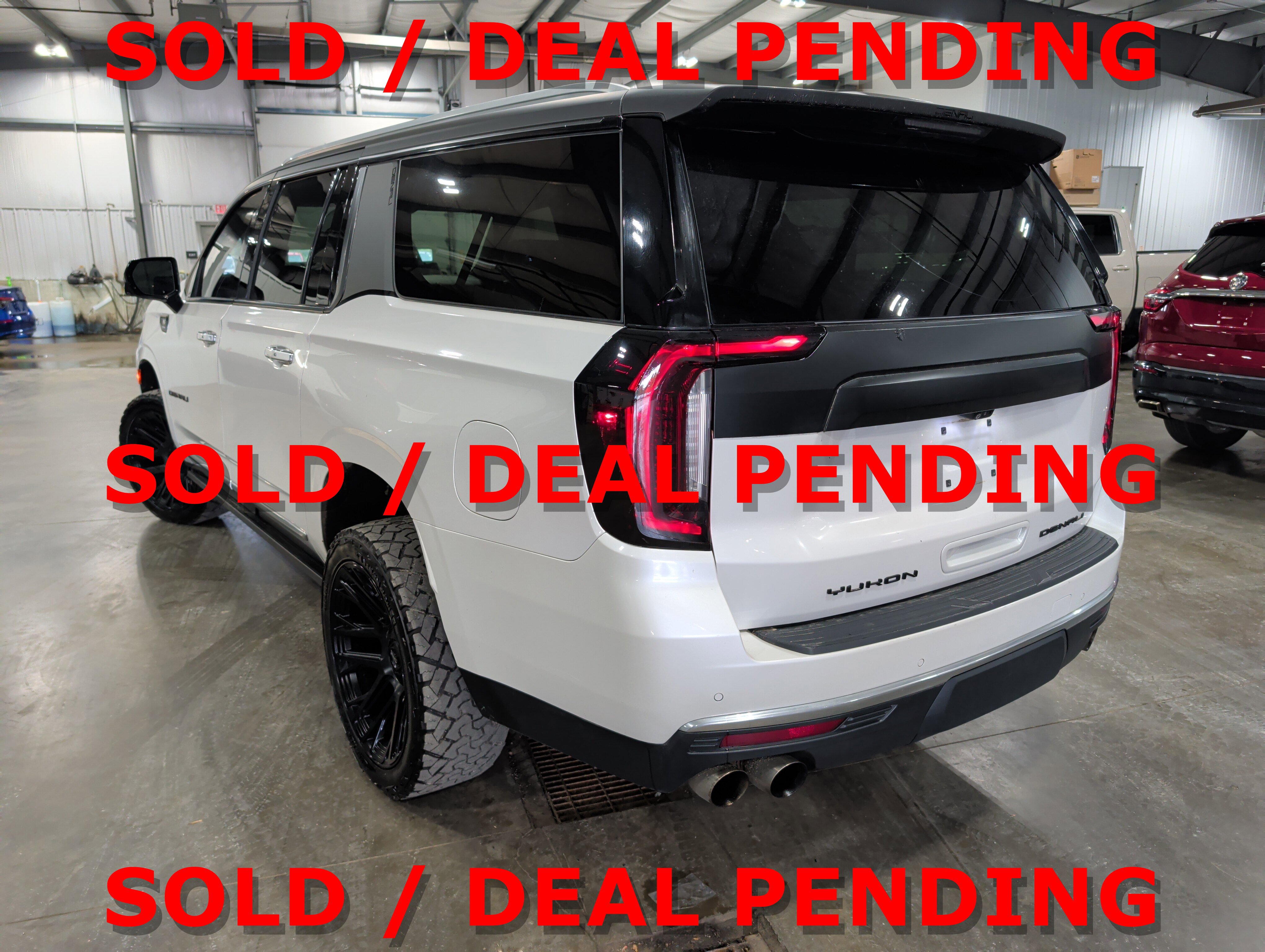 Used 2022 GMC Yukon XL Denali w/ Denali Ultimate Package AWD/4WD image 4